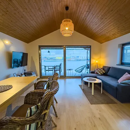 Houseboat Franklin - Houseboats Benjamin & Franklin 船上ホテル