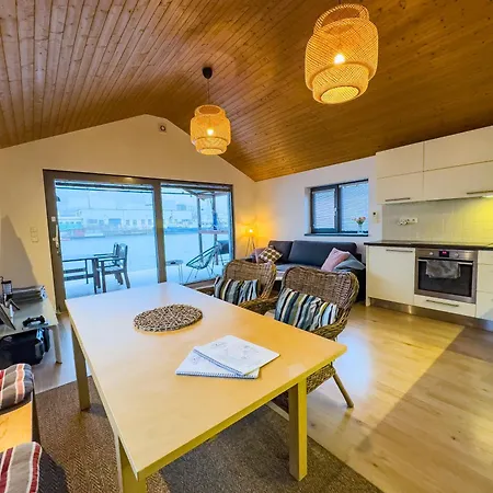 Houseboat Franklin - Houseboats Benjamin & Franklin 船上ホテル *